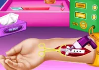 Jogar Baby Elsa Arm Surgery